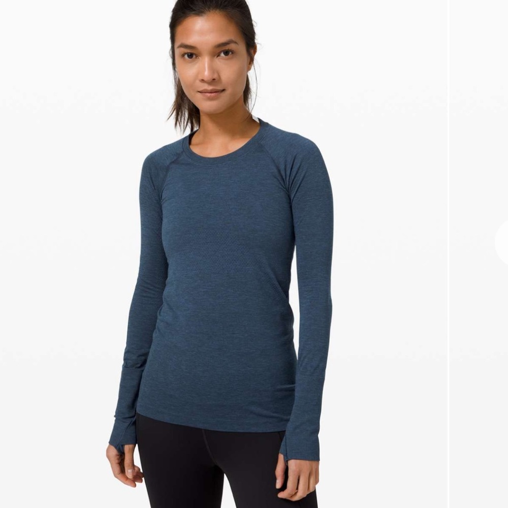 Lululemon Swiftly Tech Long Sleeve in Heathered True Navy  size 8